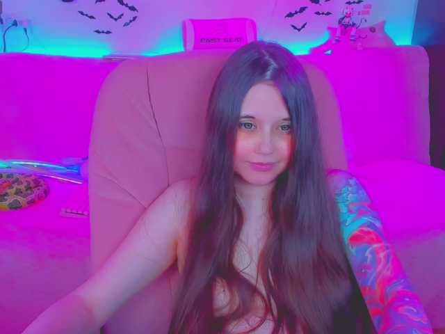 le modèle LoliSuccub est en webcam porno dans un show sur le site bongacams, il possède les tags suivants: White/Caucasian,Brunette,Shaved