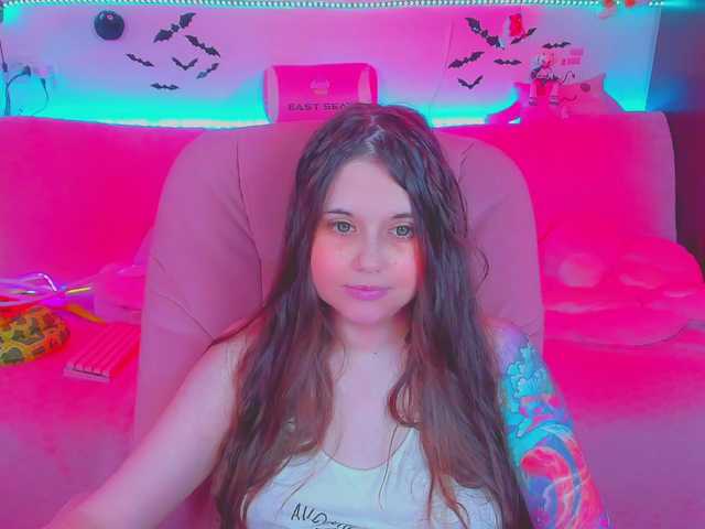 LoliSuccub live webcam show