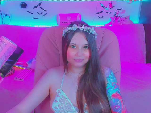LoliSuccub live webcam show