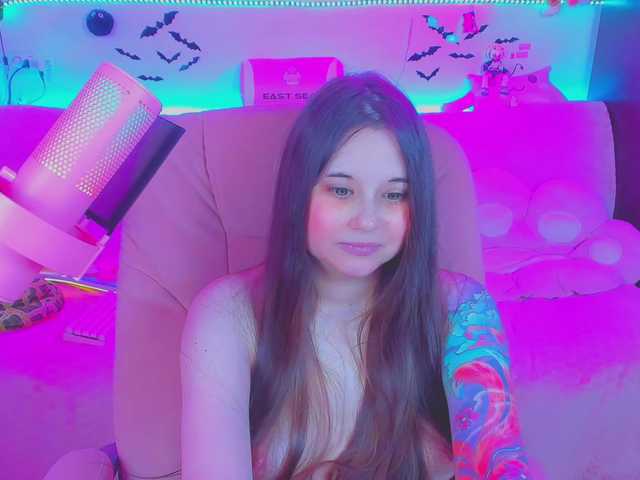 LoliSuccub live webcam show