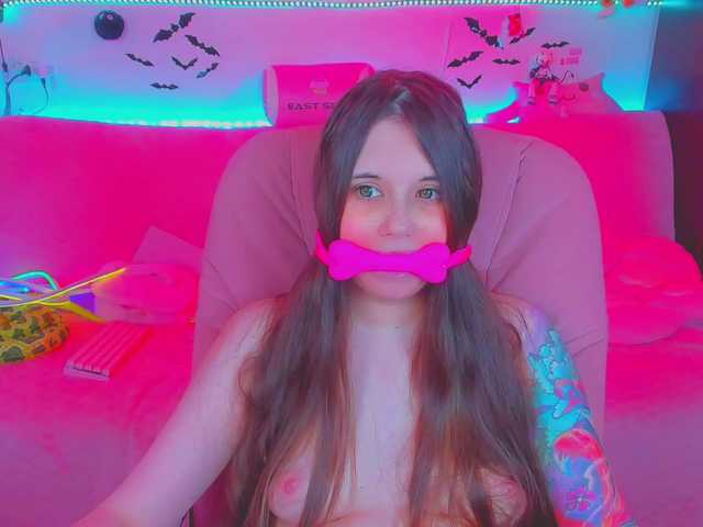LoliSuccub live webcam show