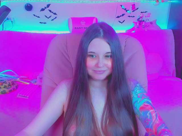 LoliSuccub live webcam show