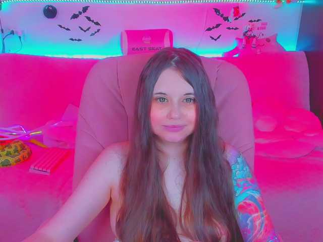 LoliSuccub live webcam show
