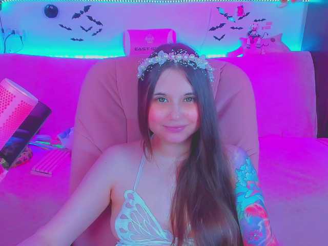 LoliSuccub live webcam show