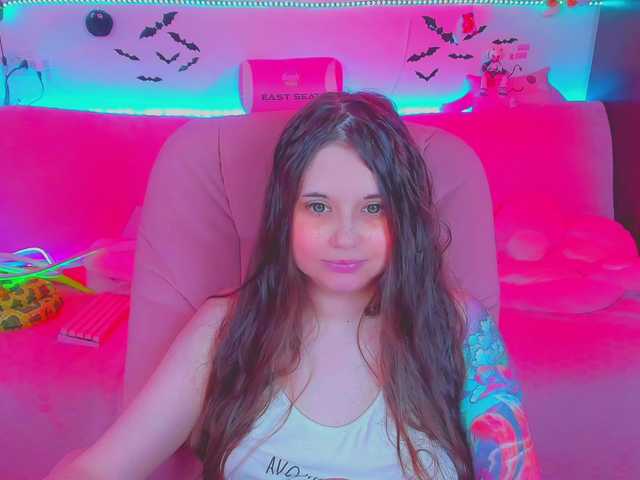 LoliSuccub live webcam show