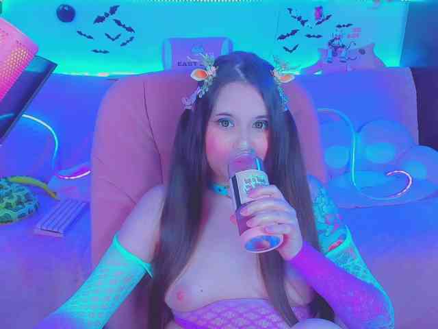 LoliSuccub webcam