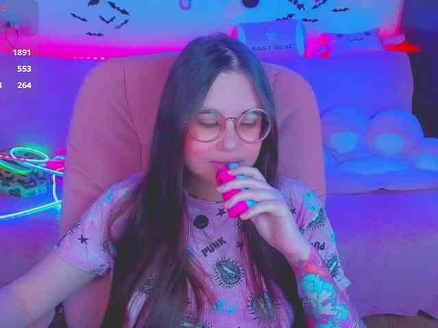 LoliSuccub webcam