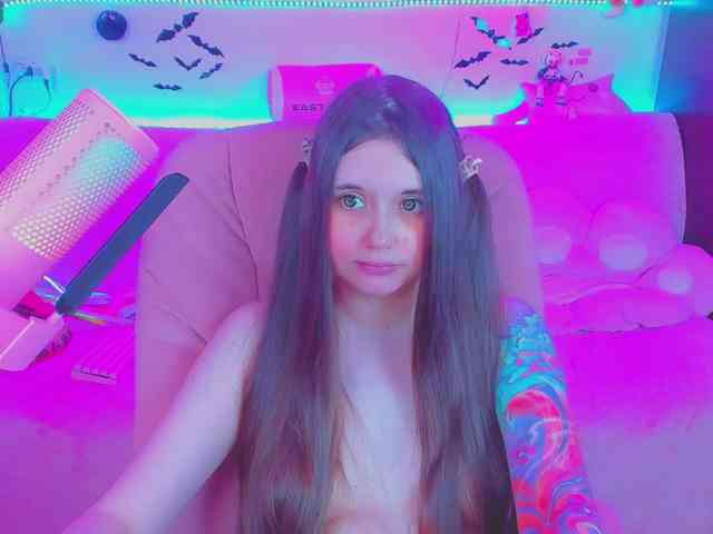 LoliSuccub webcam