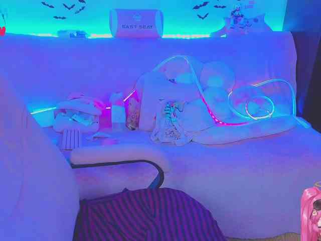 LoliSuccub webcam