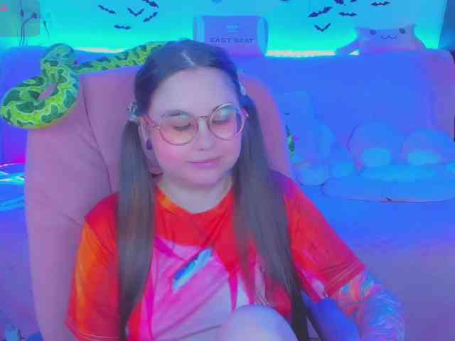 LoliSuccub webcam