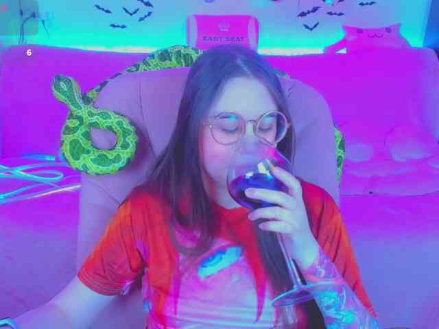 LoliSuccub webcam