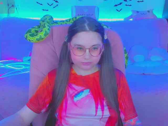 LoliSuccub webcam