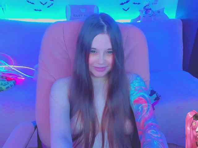 LoliSuccub webcam
