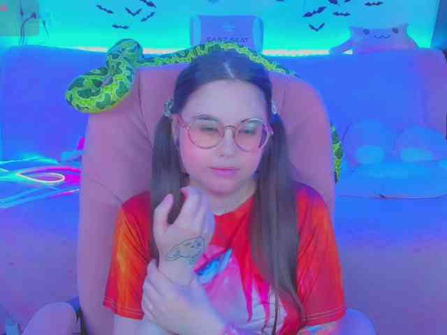LoliSuccub webcam