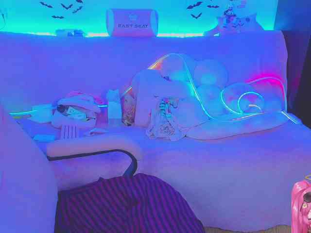 LoliSuccub webcam