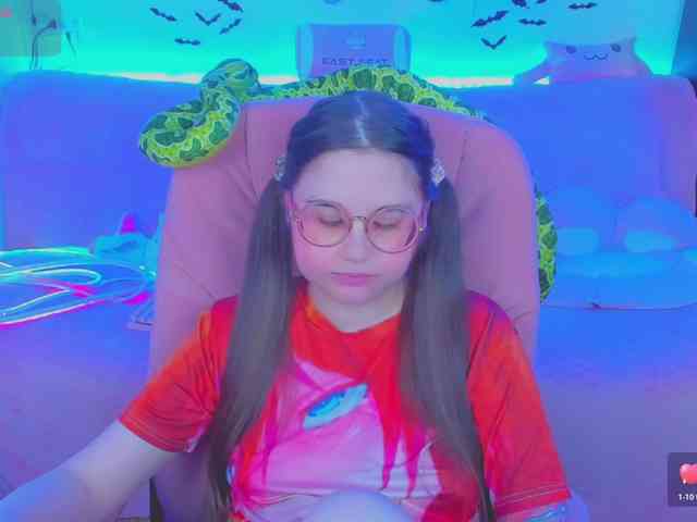 LoliSuccub webcam