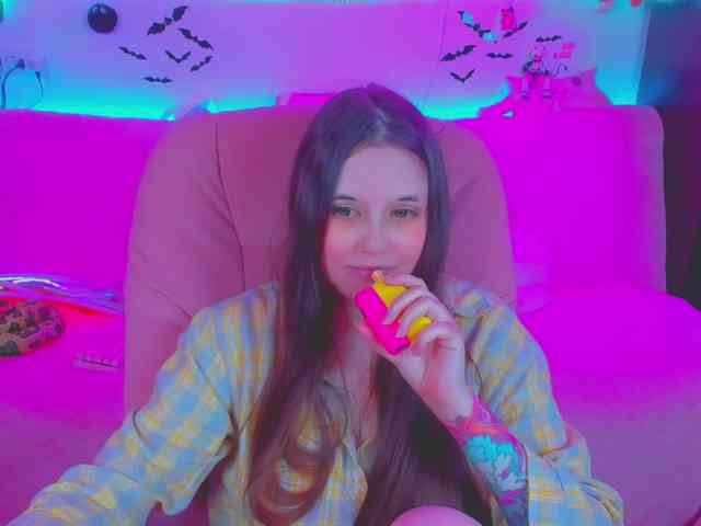 LoliSuccub webcam