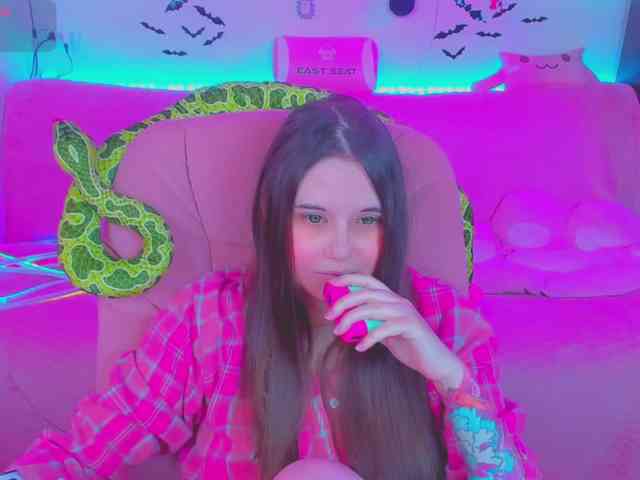 LoliSuccub webcam