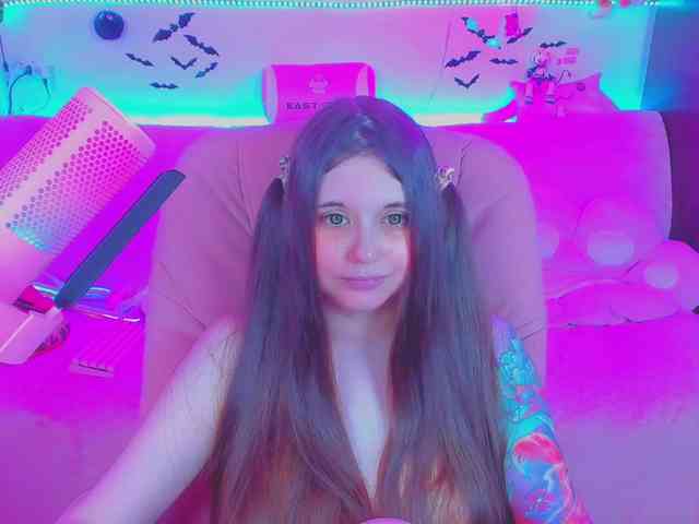 LoliSuccub webcam