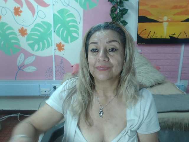 valeria-sexy live cam on BongaCams