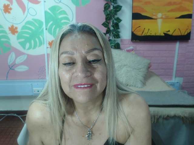 valeria-sexy live cam on BongaCams