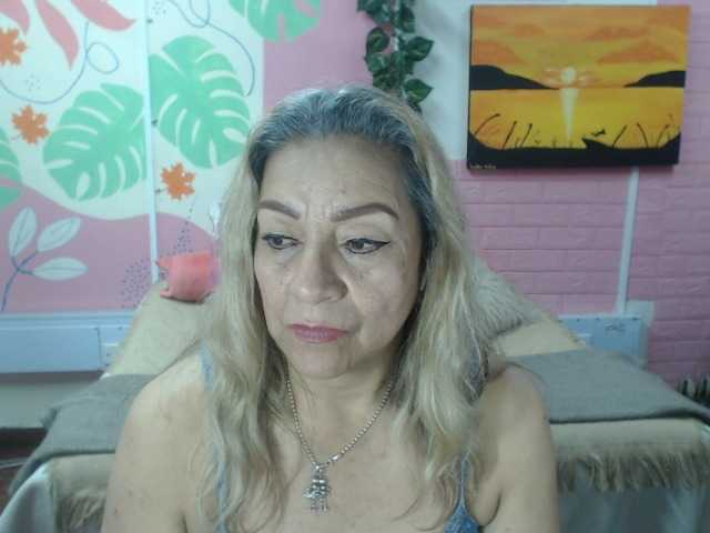 valeria-sexy live cam on BongaCams