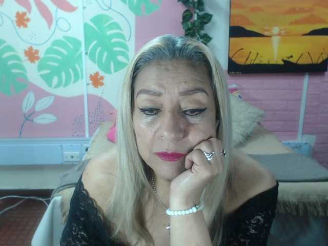 valeria-sexy live cam on BongaCams