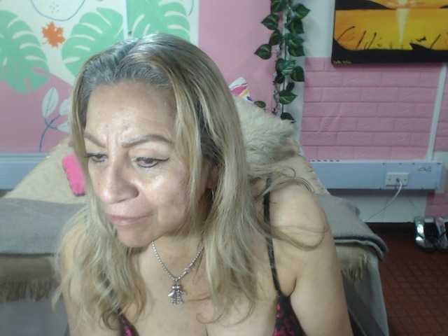 valeria-sexy live cam on BongaCams
