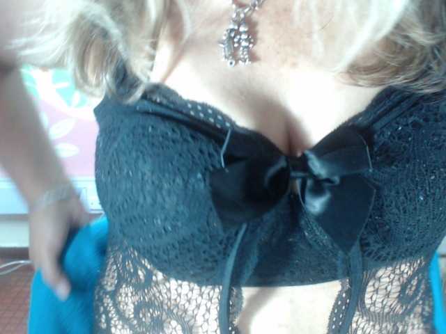 valeria-sexy live cam on BongaCams