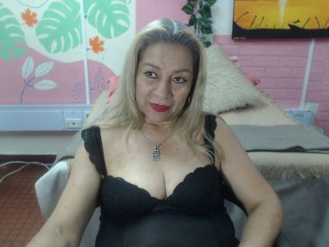 valeria-sexy live cam on BongaCams