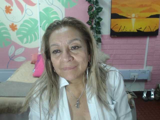 valeria-sexy live cam on BongaCams