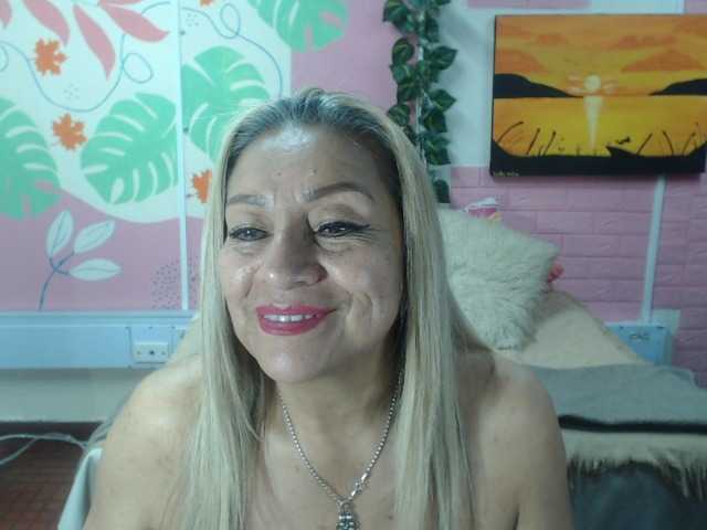 valeria-sexy live cam on BongaCams