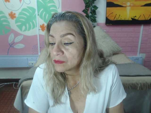 valeria-sexy live cam on BongaCams