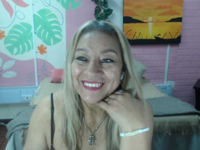 valeria-sexy live cam on BongaCams