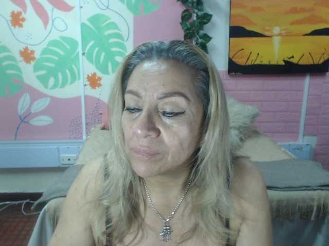 valeria-sexy live cam preview