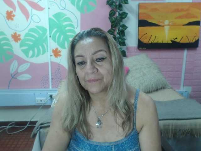 valeria-sexy live cam on BongaCams