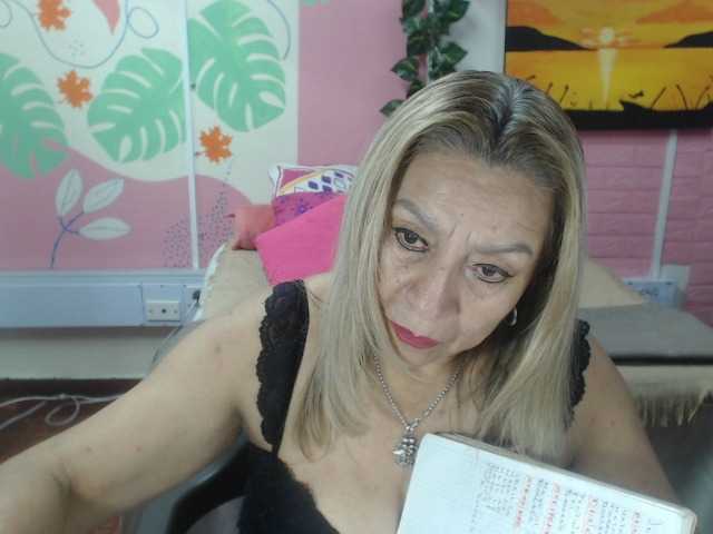 valeria-sexy live webcam show