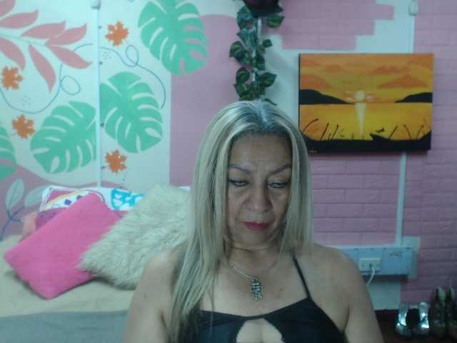 valeria-sexy live cam on BongaCams