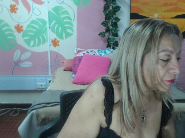 valeria-sexy live cam on BongaCams