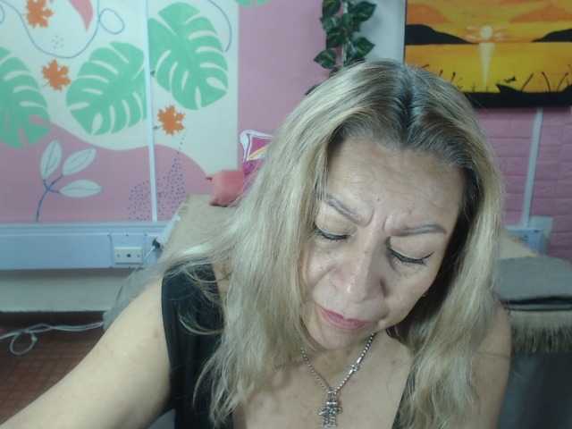 valeria-sexy live cam on BongaCams