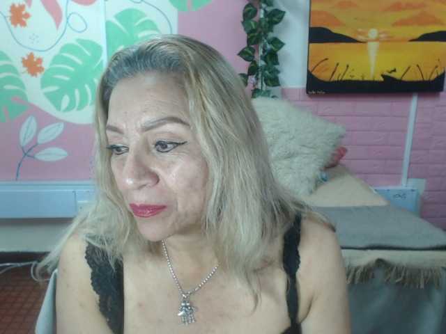 valeria-sexy live cam on BongaCams