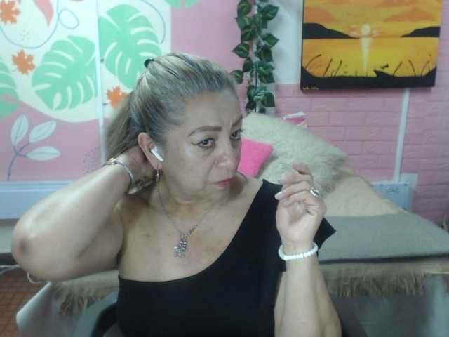 valeria-sexy live cam on BongaCams