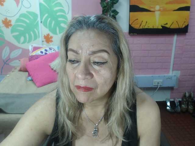 valeria-sexy live cam on BongaCams