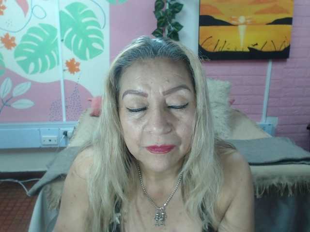 valeria-sexy live cam on BongaCams