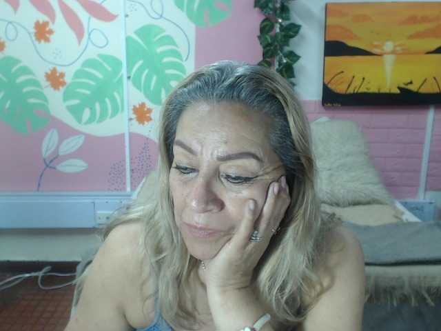 valeria-sexy live cam on BongaCams
