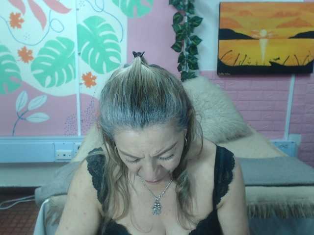 valeria-sexy live cam on BongaCams