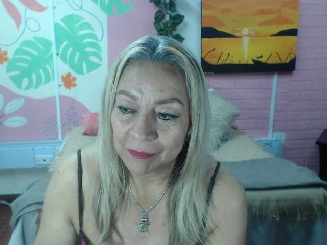 valeria-sexy live cam on BongaCams