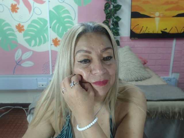 valeria-sexy live cam on BongaCams