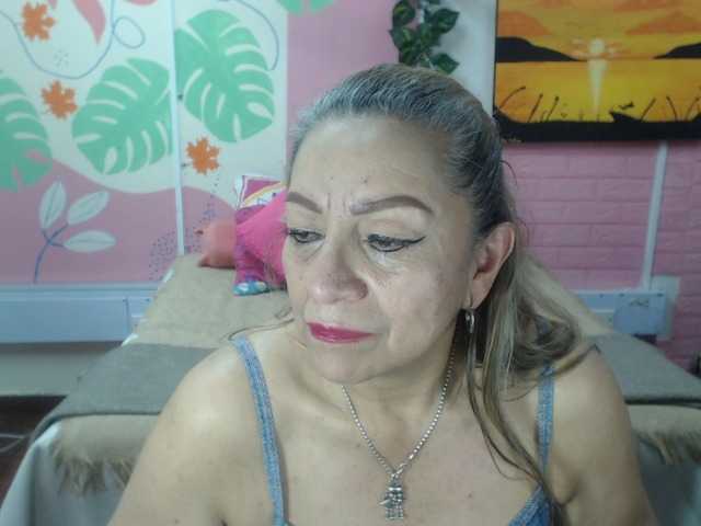 valeria-sexy live cam preview
