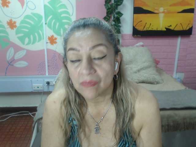 valeria-sexy live cam on BongaCams